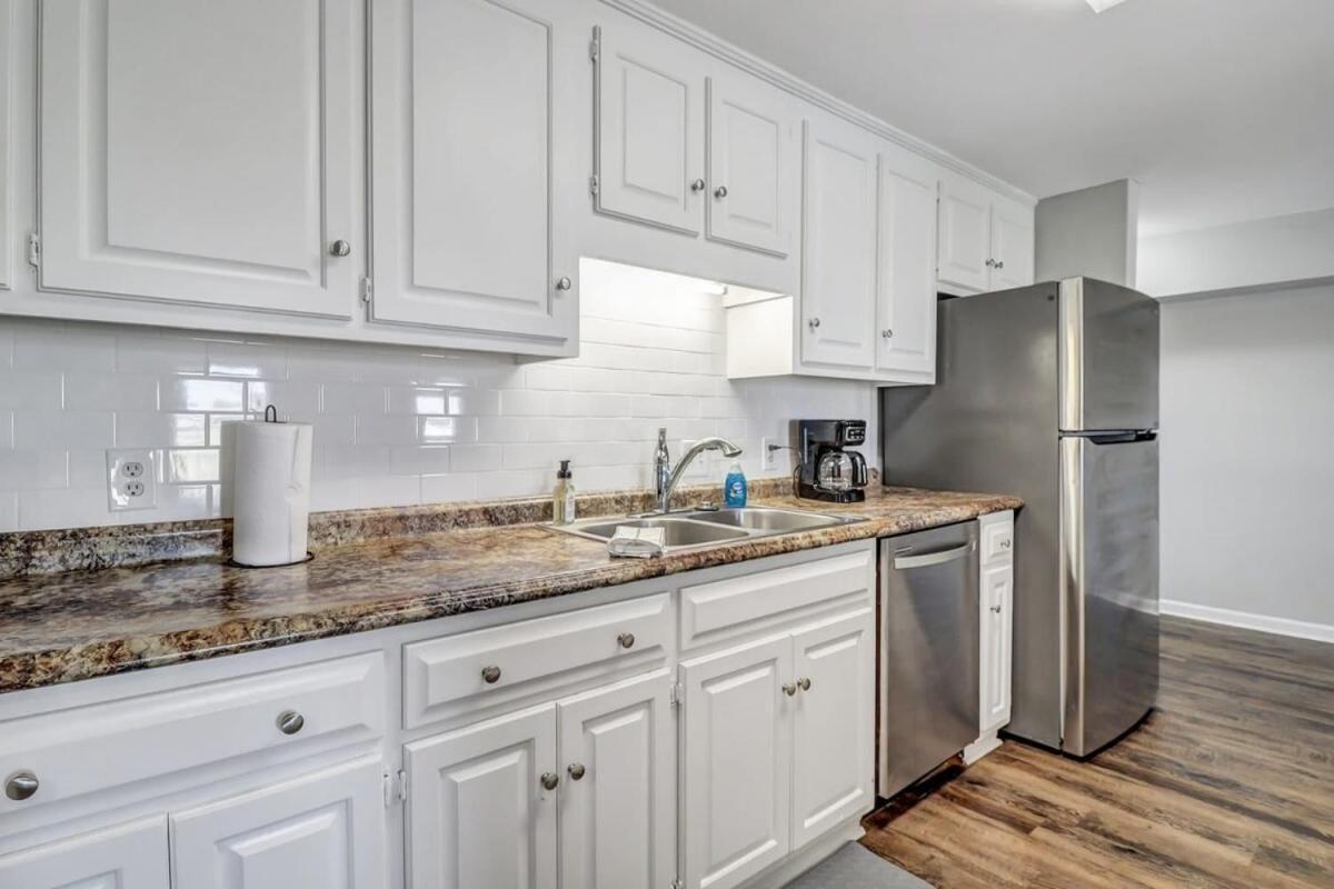 Appartamento Eagle'S Landing Loft-Downtown Above Bull & Barrel Statesboro Esterno foto