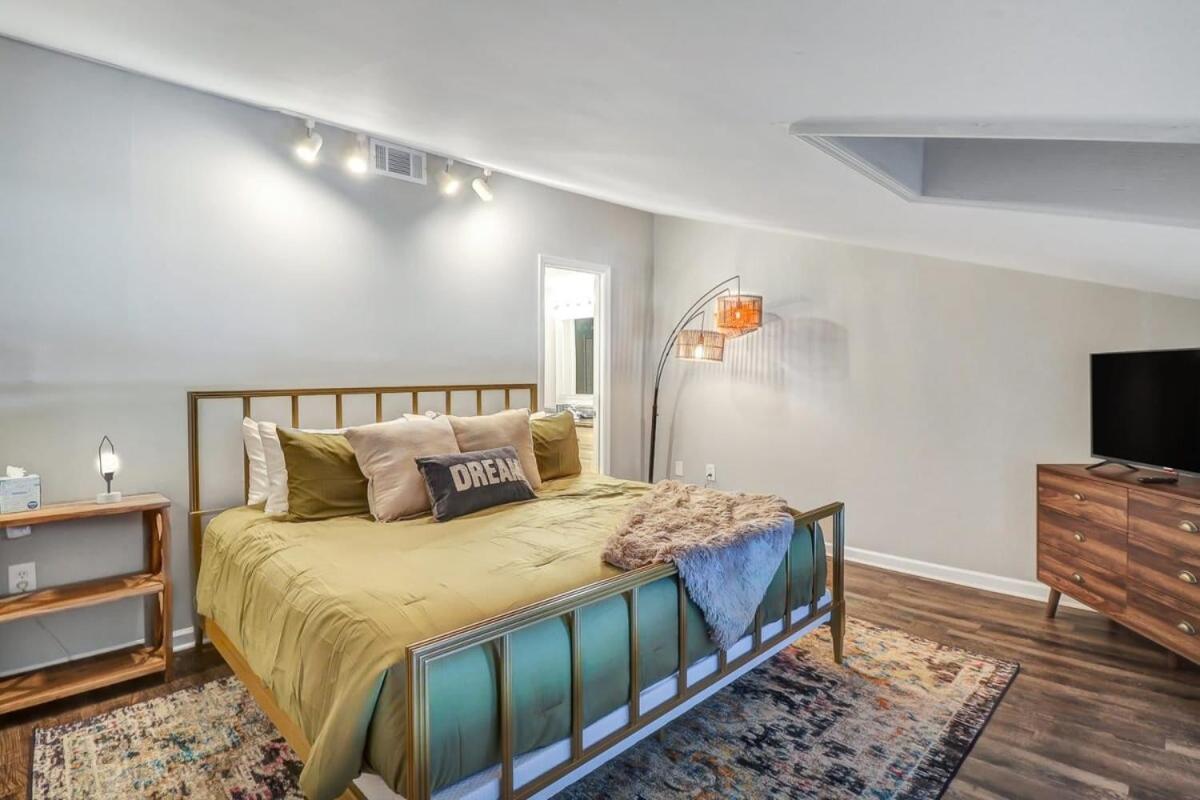 Appartamento Eagle'S Landing Loft-Downtown Above Bull & Barrel Statesboro Esterno foto