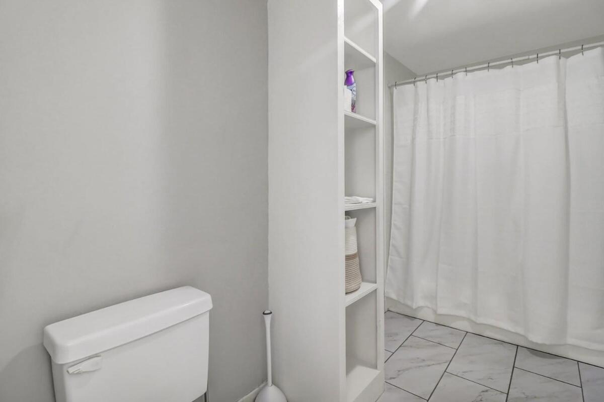 Appartamento Eagle'S Landing Loft-Downtown Above Bull & Barrel Statesboro Esterno foto