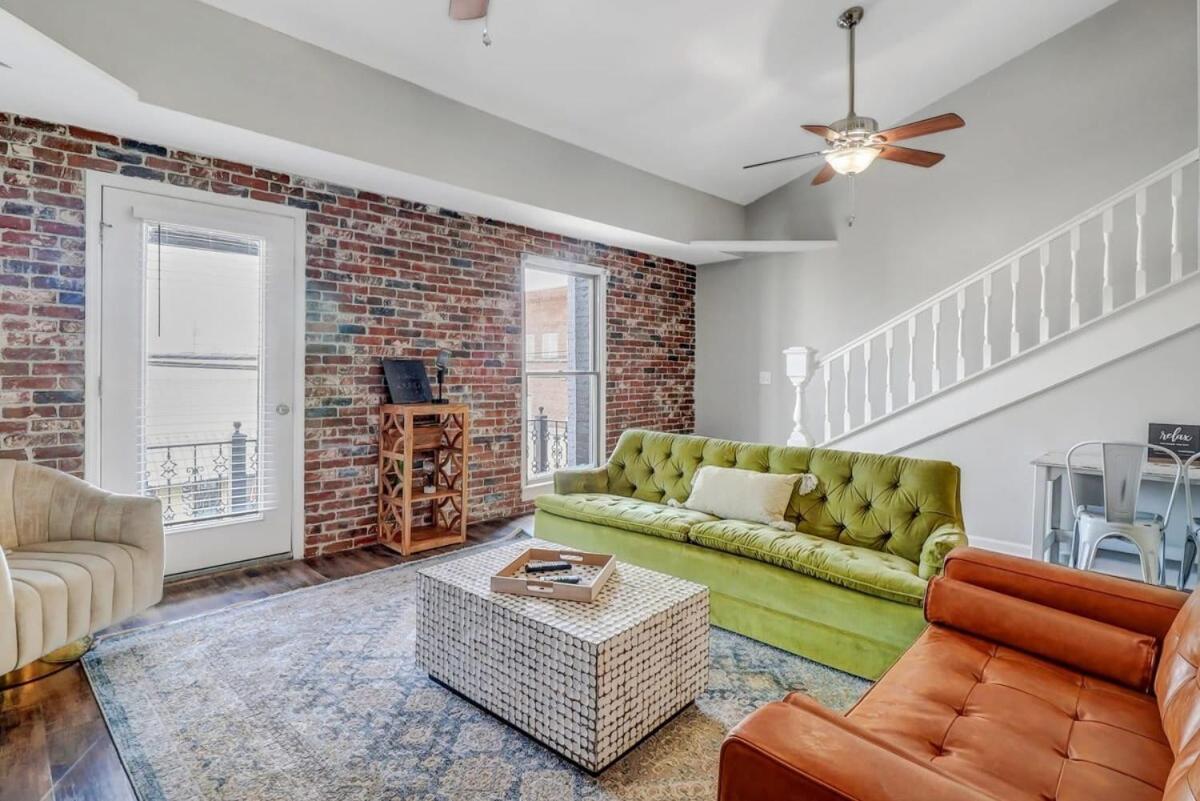 Appartamento Eagle'S Landing Loft-Downtown Above Bull & Barrel Statesboro Esterno foto