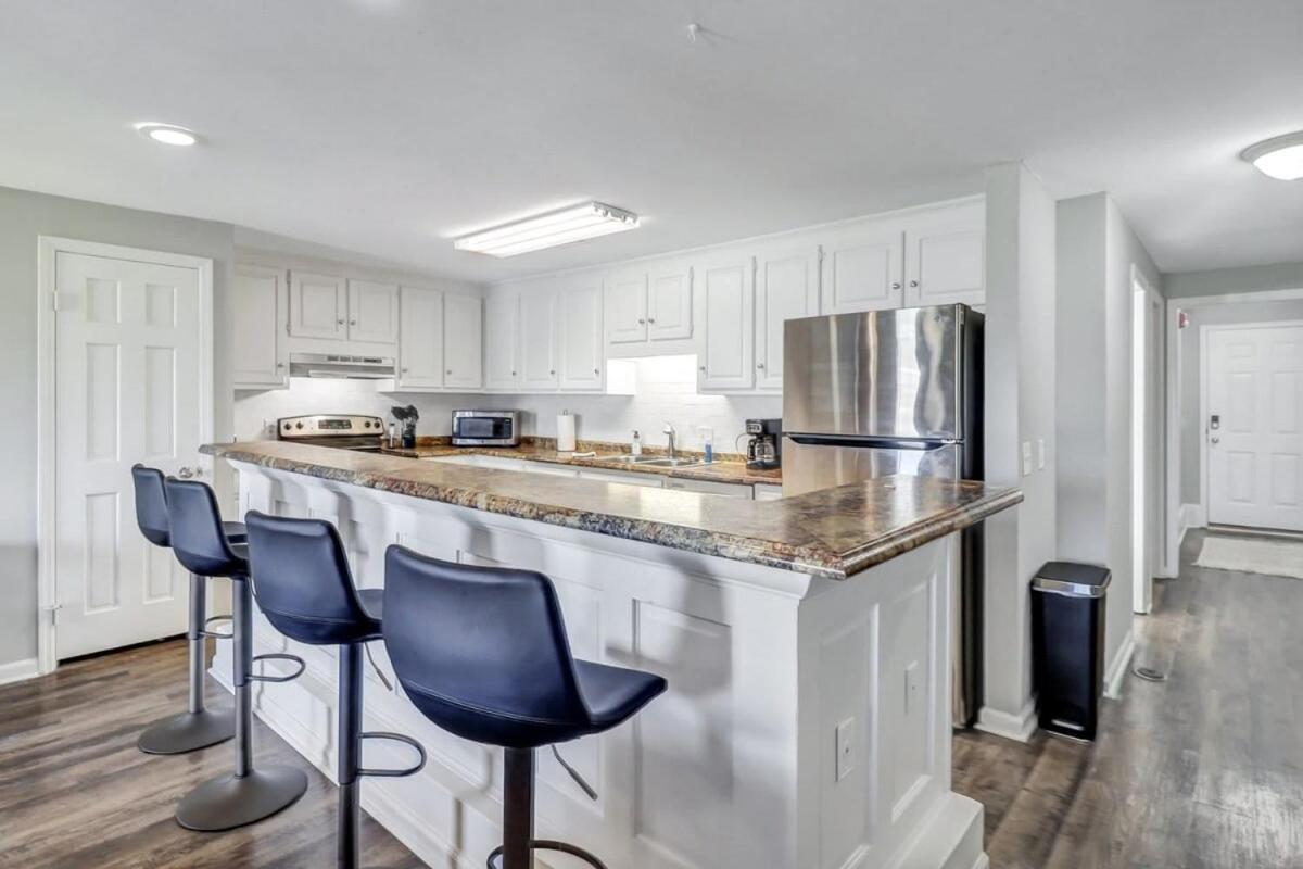 Appartamento Eagle'S Landing Loft-Downtown Above Bull & Barrel Statesboro Esterno foto