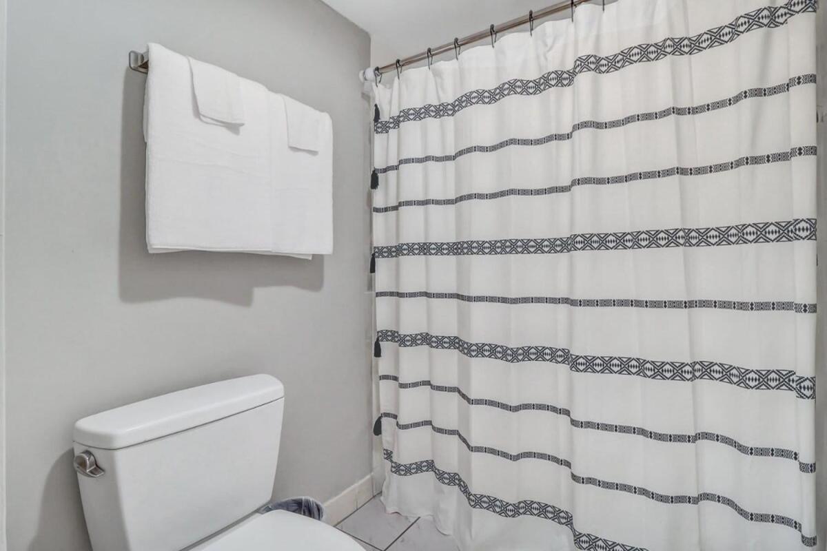 Appartamento Eagle'S Landing Loft-Downtown Above Bull & Barrel Statesboro Esterno foto