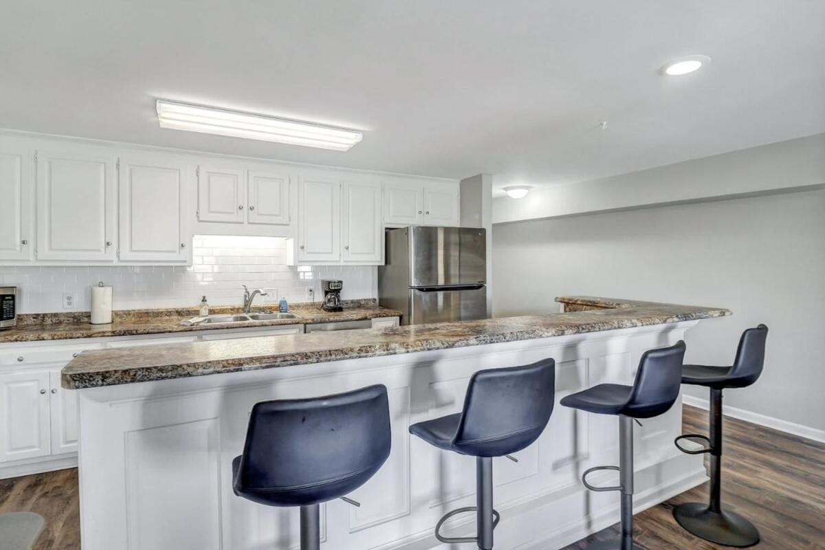 Appartamento Eagle'S Landing Loft-Downtown Above Bull & Barrel Statesboro Esterno foto