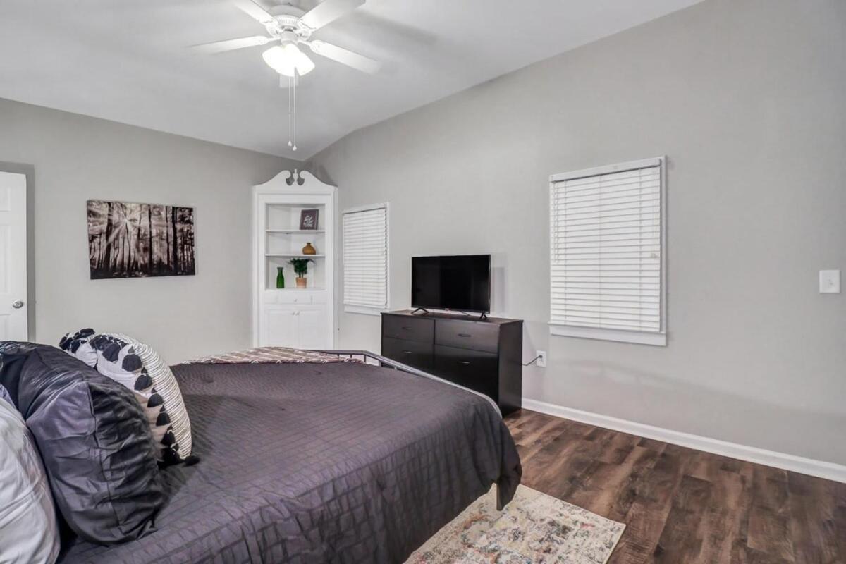 Appartamento Eagle'S Landing Loft-Downtown Above Bull & Barrel Statesboro Esterno foto