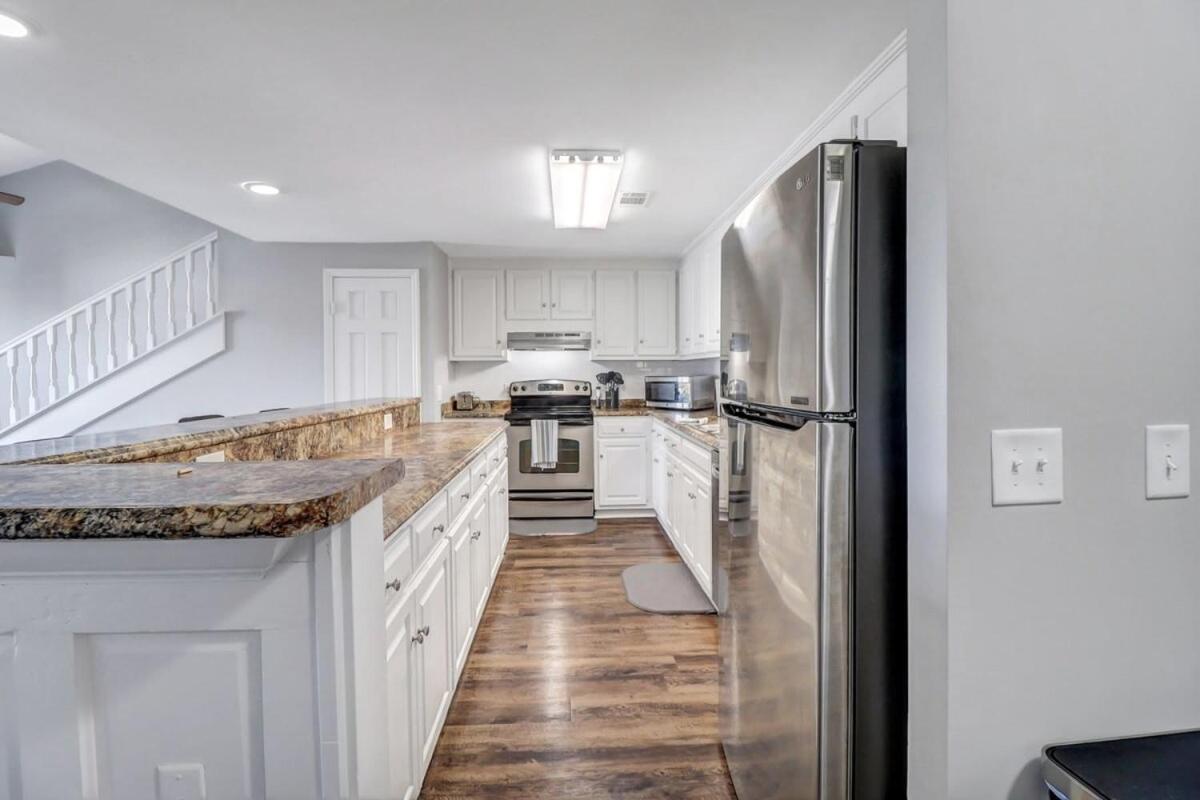 Appartamento Eagle'S Landing Loft-Downtown Above Bull & Barrel Statesboro Esterno foto