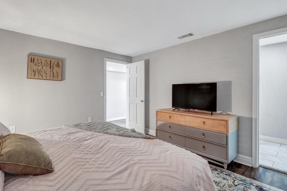Appartamento Eagle'S Landing Loft-Downtown Above Bull & Barrel Statesboro Esterno foto