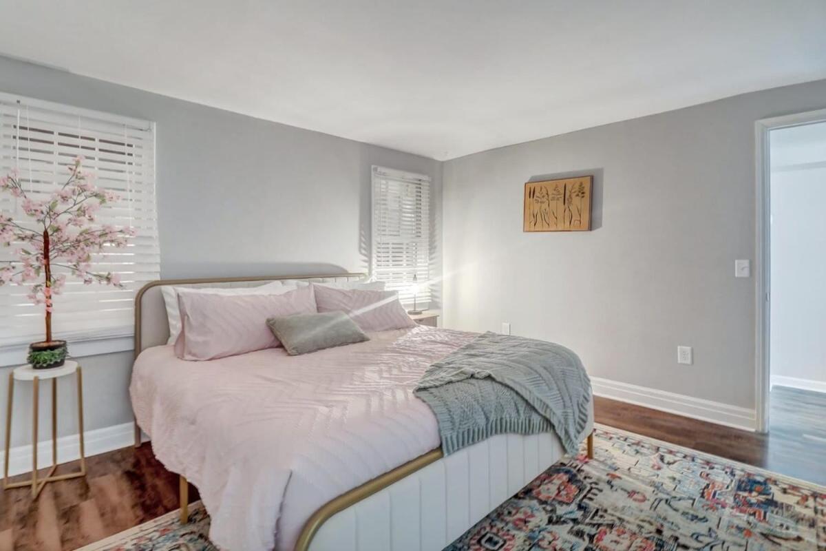 Appartamento Eagle'S Landing Loft-Downtown Above Bull & Barrel Statesboro Esterno foto