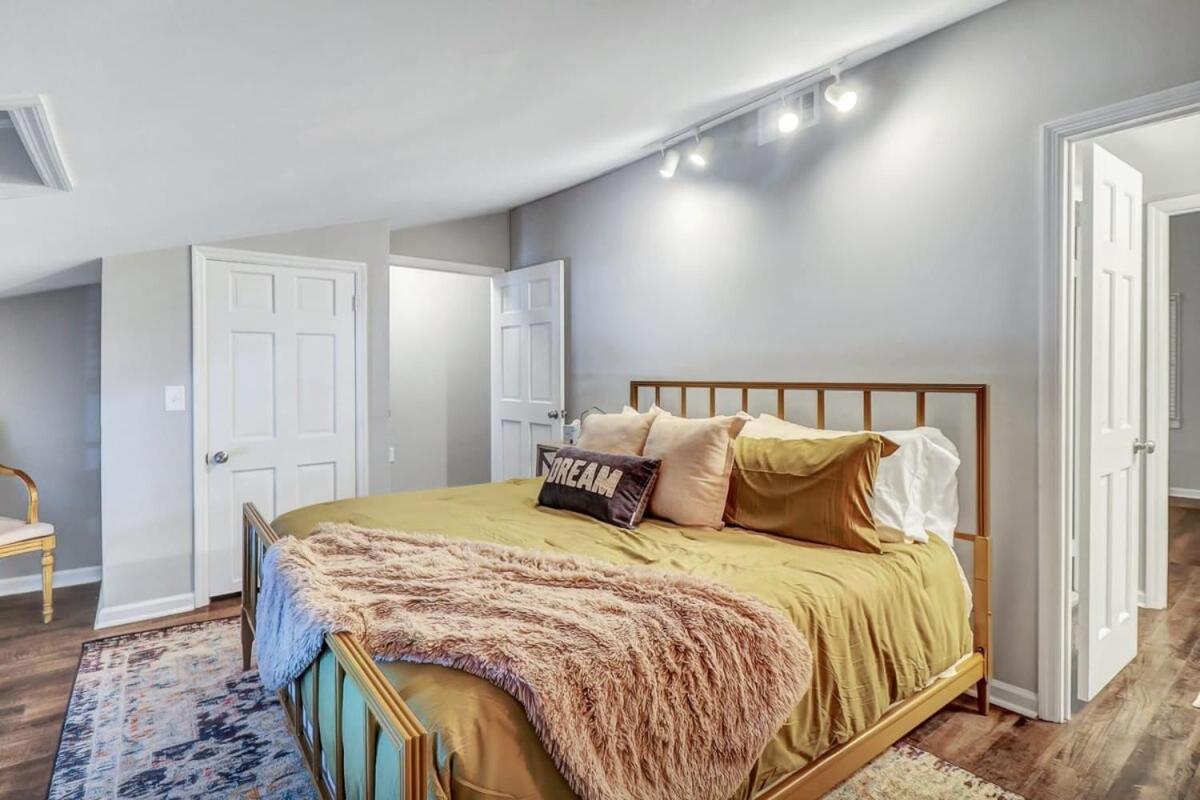 Appartamento Eagle'S Landing Loft-Downtown Above Bull & Barrel Statesboro Esterno foto