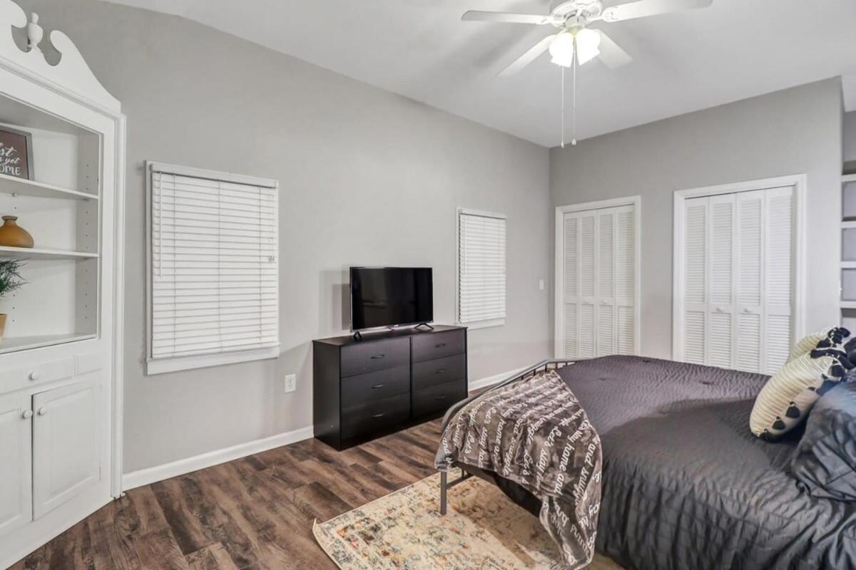 Appartamento Eagle'S Landing Loft-Downtown Above Bull & Barrel Statesboro Esterno foto