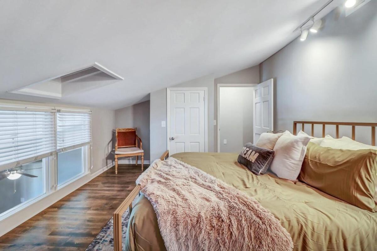 Appartamento Eagle'S Landing Loft-Downtown Above Bull & Barrel Statesboro Esterno foto