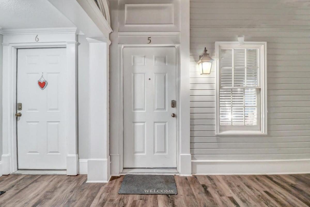 Appartamento Eagle'S Landing Loft-Downtown Above Bull & Barrel Statesboro Esterno foto