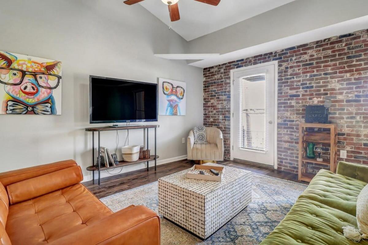 Appartamento Eagle'S Landing Loft-Downtown Above Bull & Barrel Statesboro Esterno foto