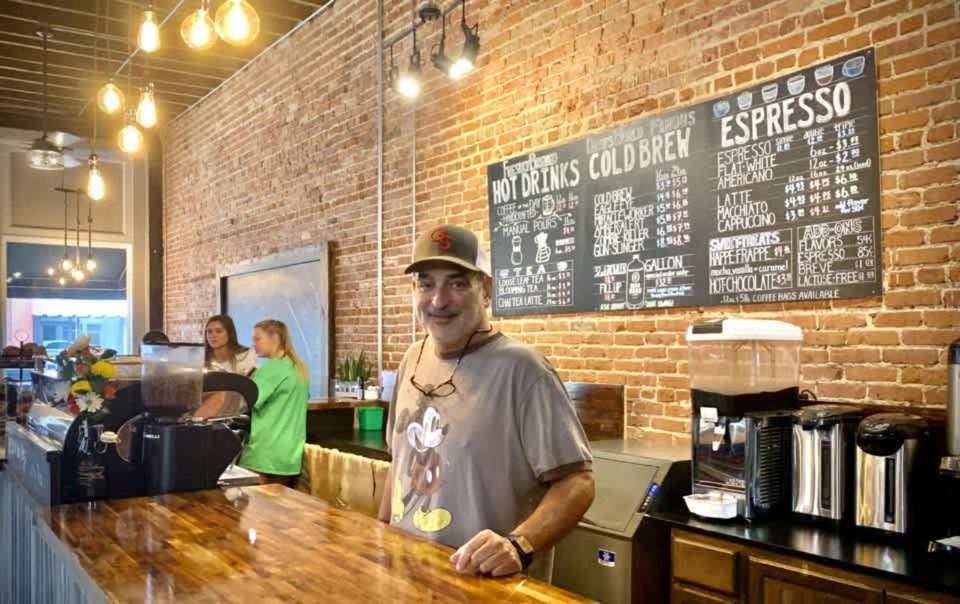 Appartamento Eagle'S Landing Loft-Downtown Above Bull & Barrel Statesboro Esterno foto